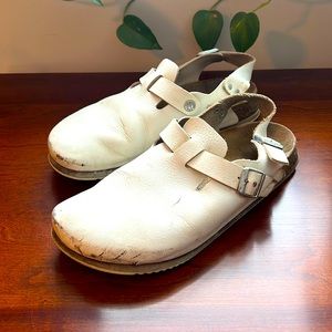White leather Birkenstock Tokyo’s. Fits men’s 10.5 perfect for chefs